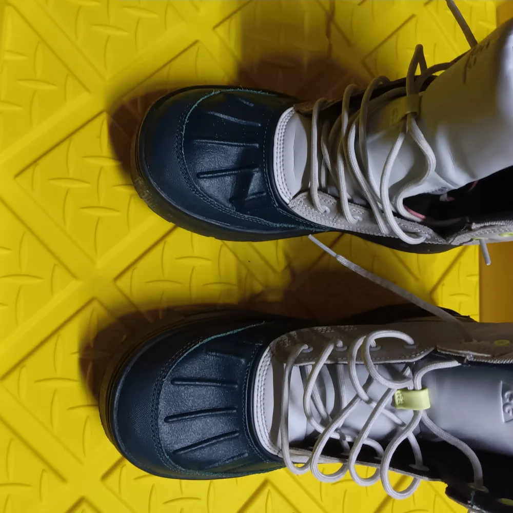 Nike Woodside 2 High ACG Big Kids Boots/Size 7Y